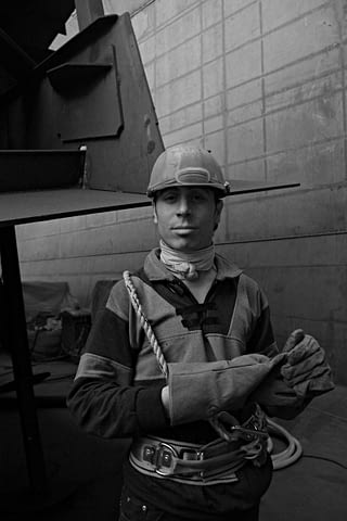 işçi asil eldiven portre siyah beyaz b&w belgesel documentary