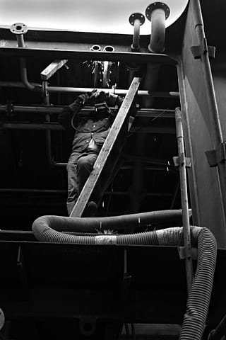 işçi kaynak boru güverte siyah beyaz b&w belgesel documentary