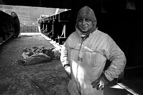 işçi gül tulum portre siyah beyaz b&w belgesel documentary