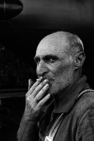 işçi sigara portre adam siyah beyaz b&w belgesel documentary