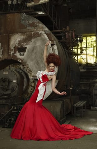 kadın moda abiye kırmızı mekan çekim fotoğraf fotoğrafçı reklam fashion photoshop retouch